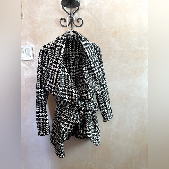 HYFYVE • Houndstooth Wrap Jacket • Medium/light weight • Pockets - Picture 1 of 6